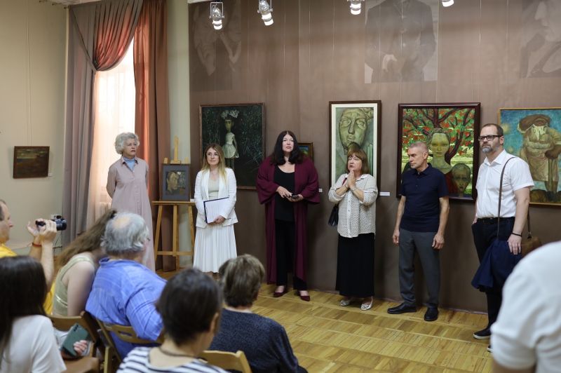 Открылась выставка Леонида Стуканова «Мальчик с маской»