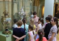 «Клуб для юных любителей искусства, этикета и хороших манер» в РОМИИ