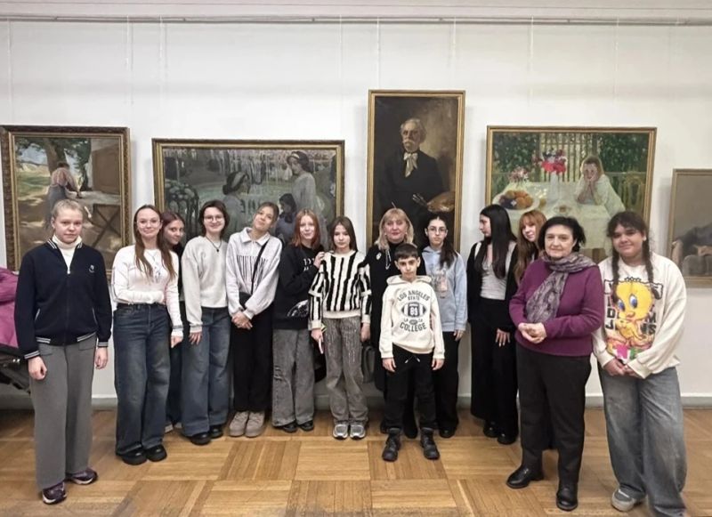 Кураторская экскурсия-беседа по выставке "Художественное образование на Дону"