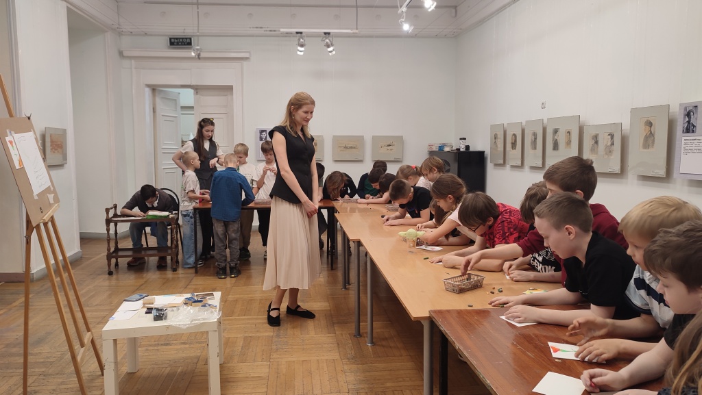 Открытка ко Дню Победы, 25 апреля, дети в РОМИИ Открытка ко Дню Победы, 25 апреля, дети в РОМИИ