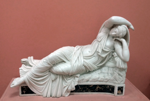 Спящая Ариадна скульптура Трискорни